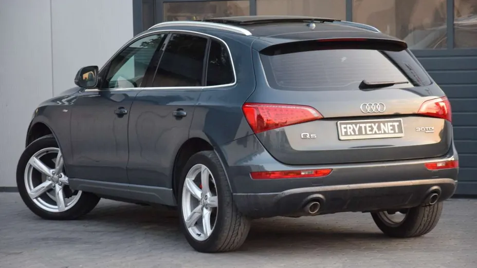 AUDI Q5 -
