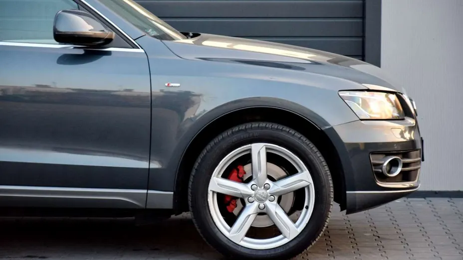 AUDI Q5 -