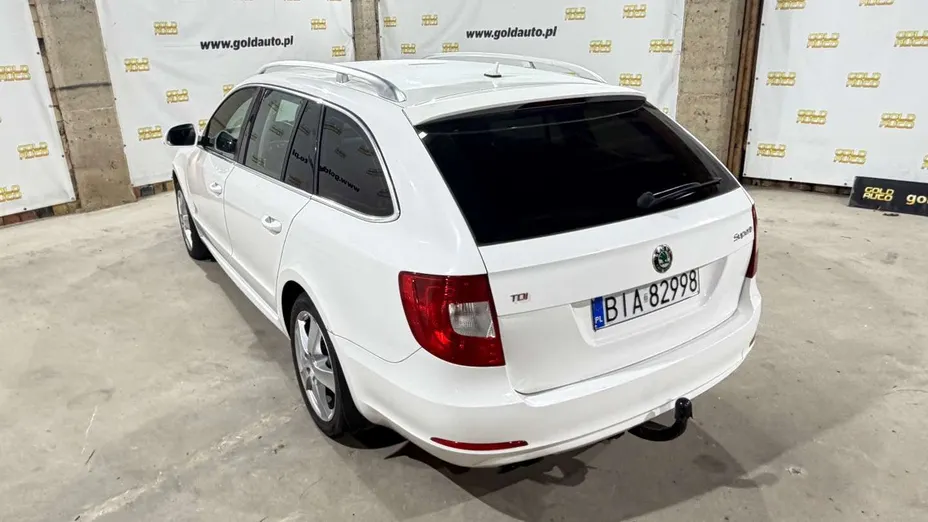 SKODA Superb -