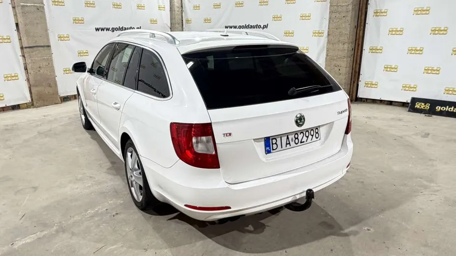 SKODA Superb -