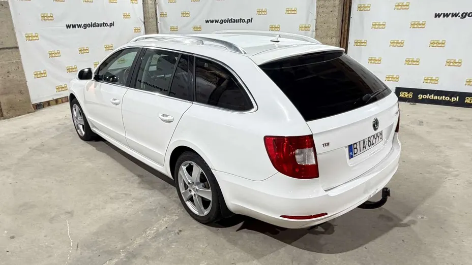 SKODA Superb -