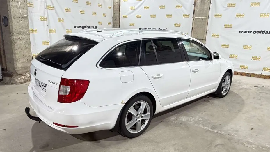 SKODA Superb -