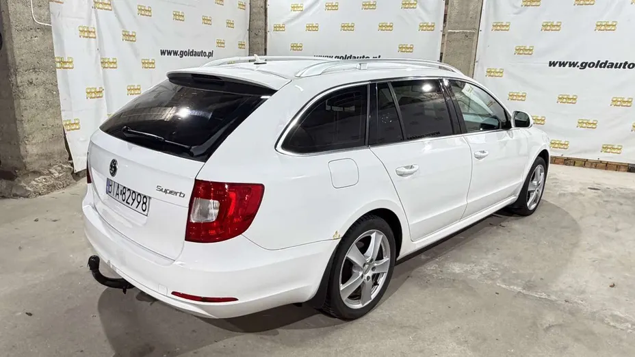SKODA Superb -