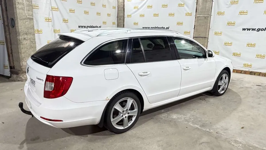 SKODA Superb -