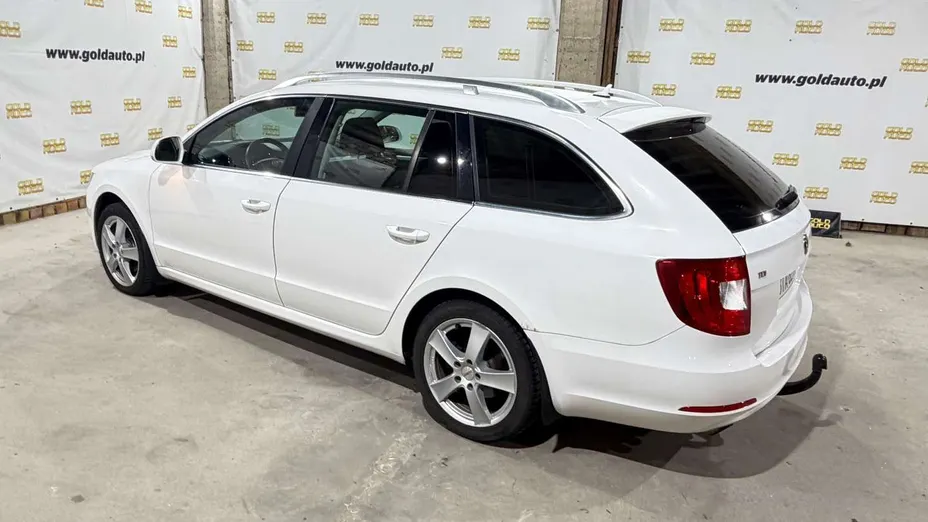 SKODA Superb -