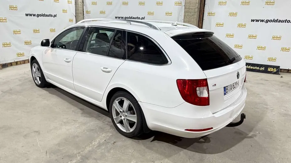 SKODA Superb -