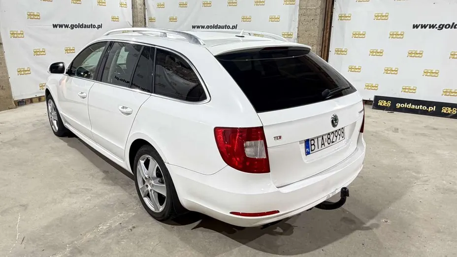 SKODA Superb -