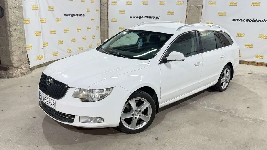 SKODA Superb -