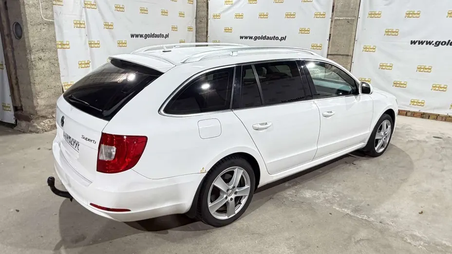 SKODA Superb -
