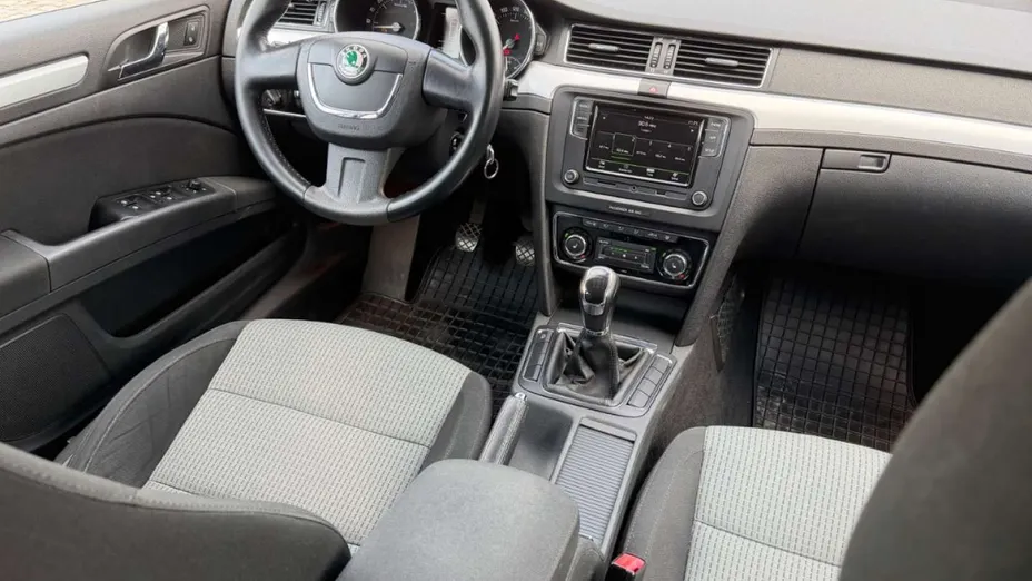 SKODA Superb -