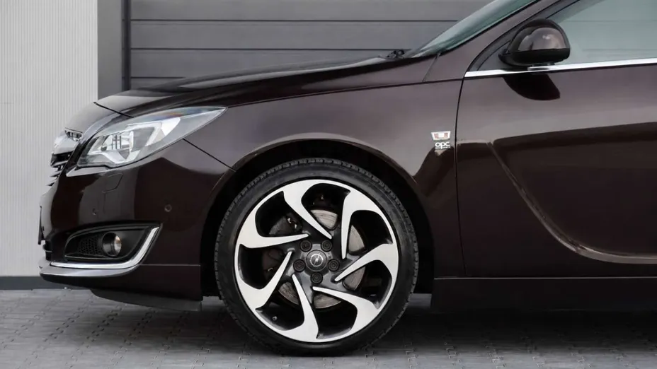 OPEL Insignia -
