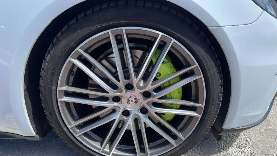 PORSCHE Panamera -