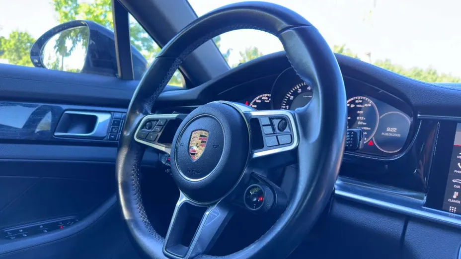 PORSCHE Panamera -