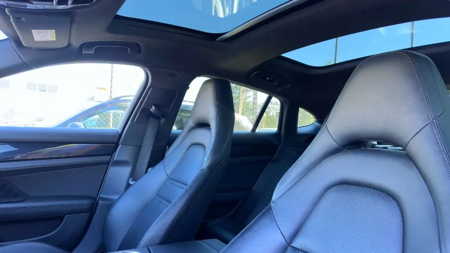 PORSCHE Panamera -
