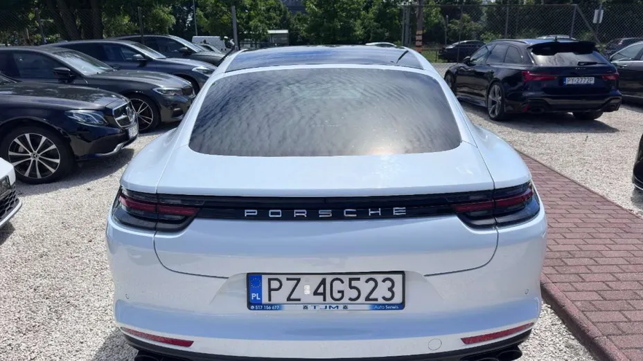 PORSCHE Panamera -