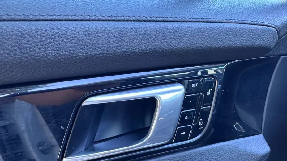 PORSCHE Panamera -