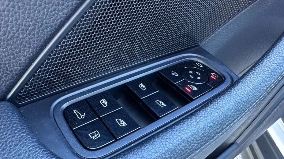 PORSCHE Panamera -