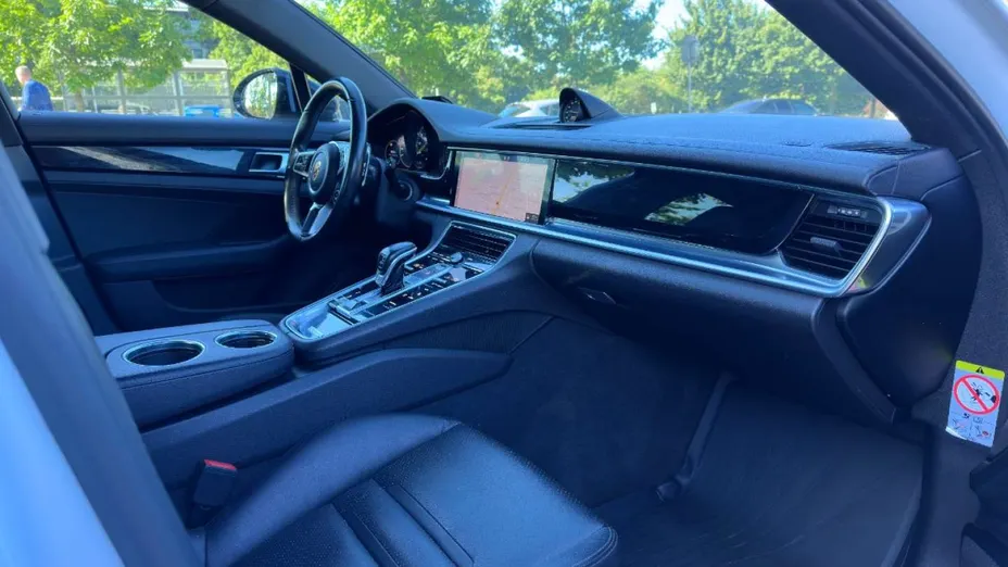 PORSCHE Panamera -