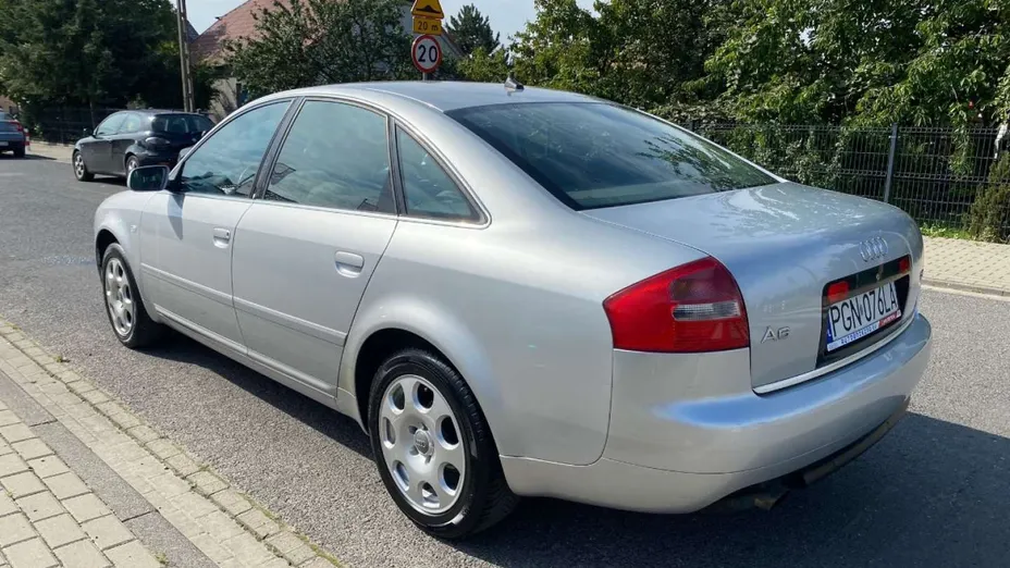 AUDI A6 -