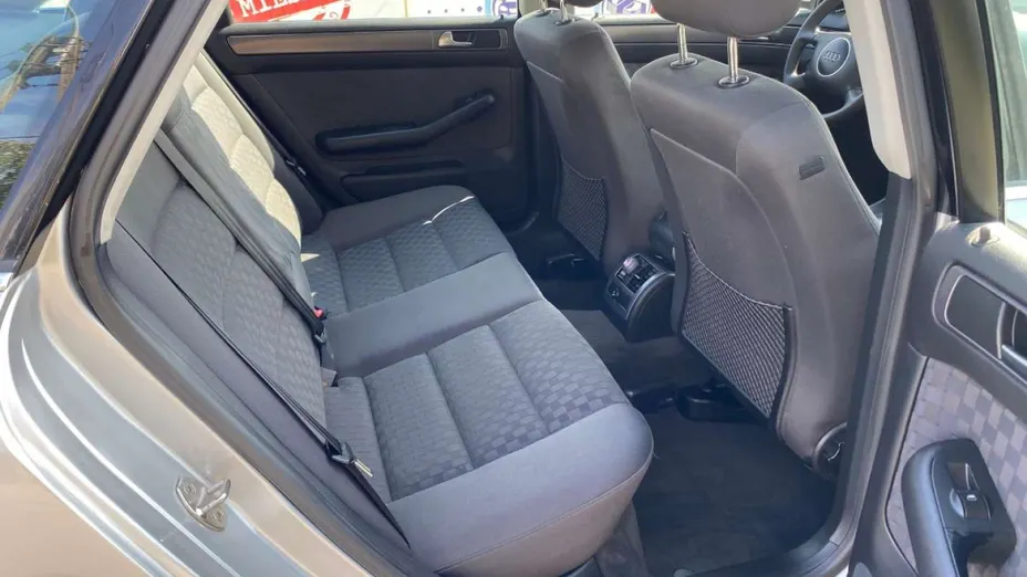 AUDI A6 -