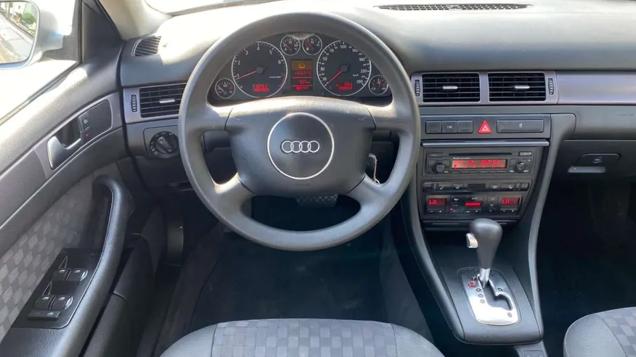 AUDI A6 -