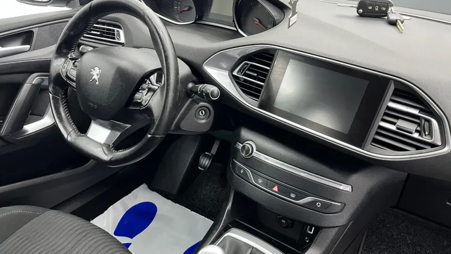 PEUGEOT 308 -