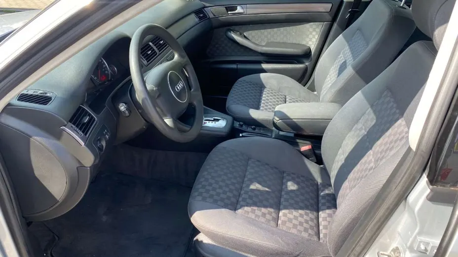AUDI A6 -