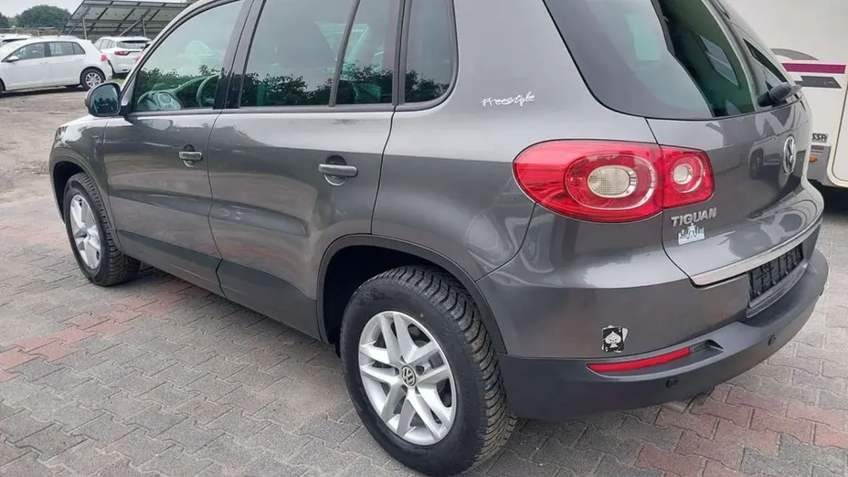 VOLKSWAGEN Tiguan -