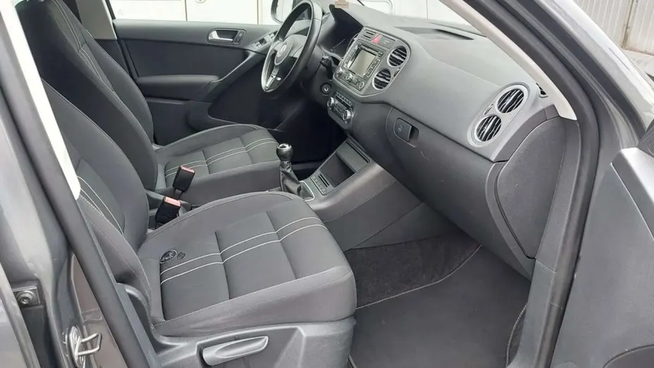 VOLKSWAGEN Tiguan -