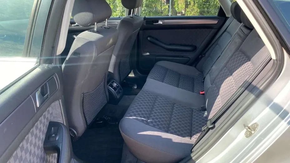 AUDI A6 -