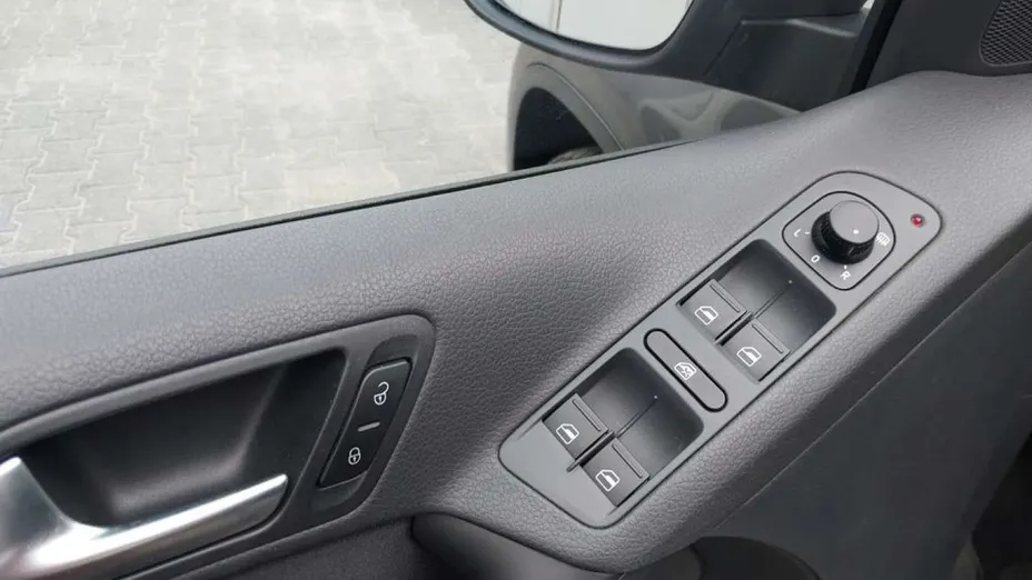 VOLKSWAGEN Tiguan -