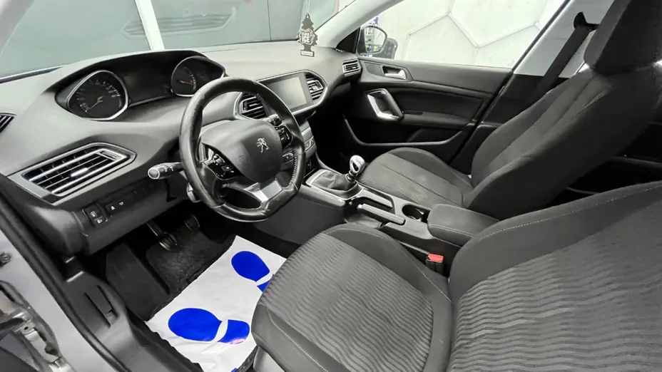 PEUGEOT 308 -
