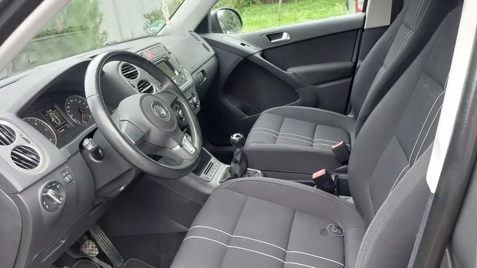 VOLKSWAGEN Tiguan -