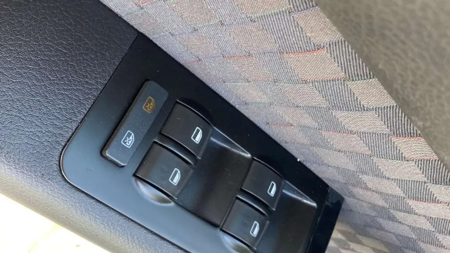 AUDI A6 -