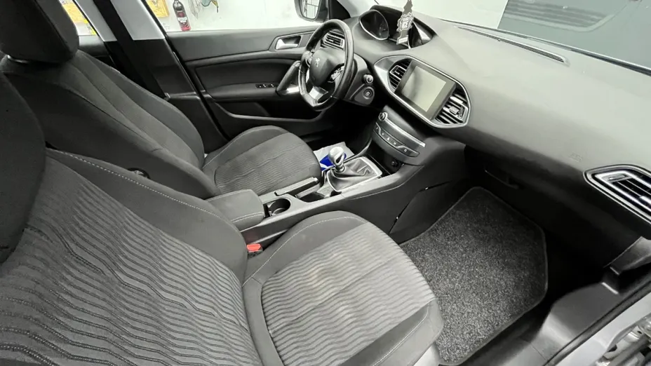 PEUGEOT 308 -