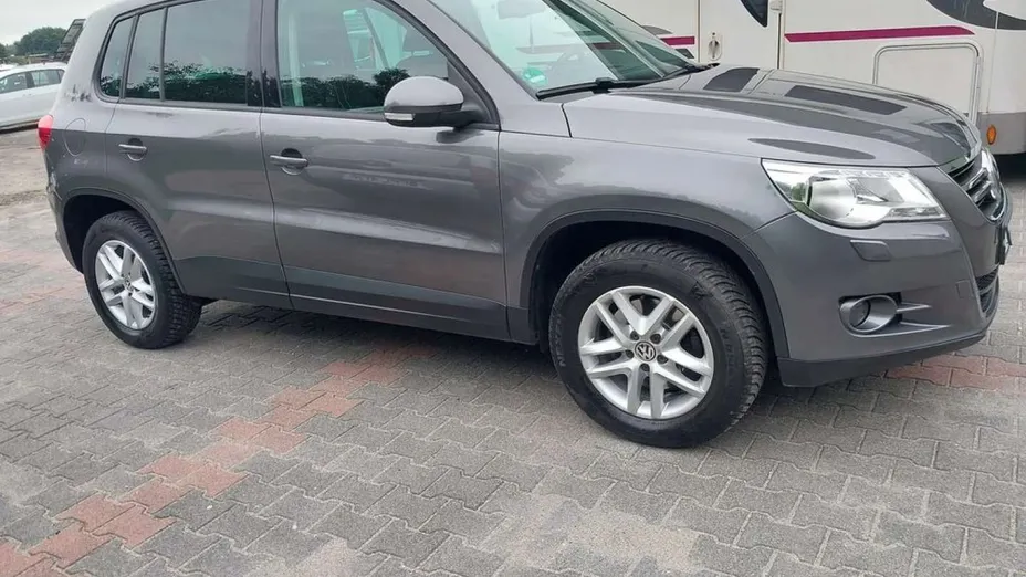 VOLKSWAGEN Tiguan -