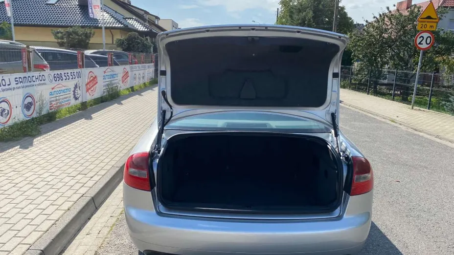 AUDI A6 -