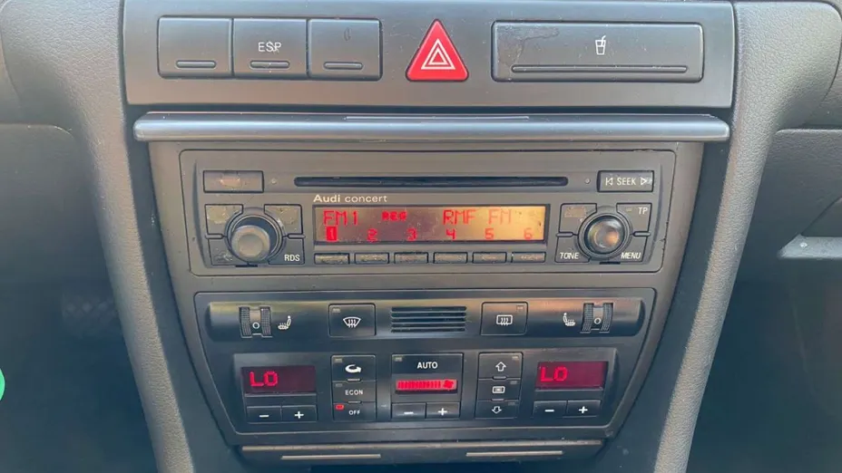 AUDI A6 -