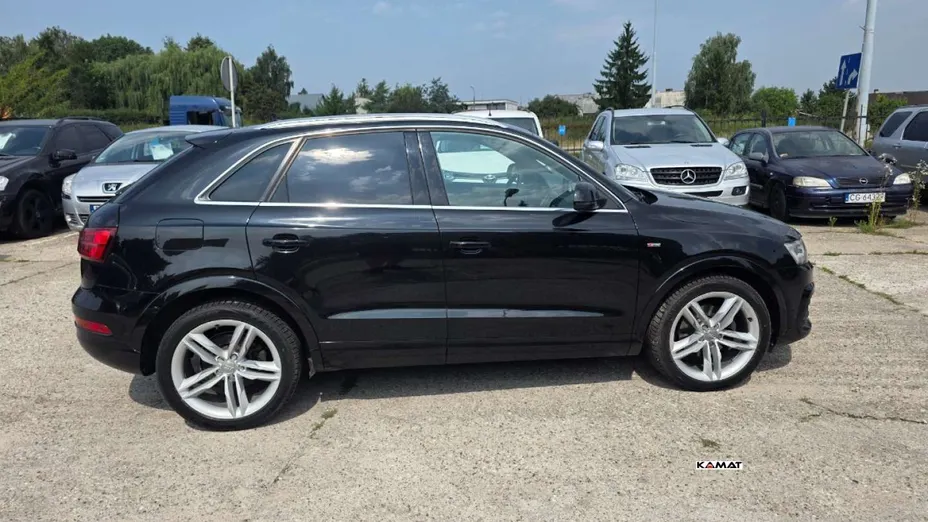 AUDI Q3 -
