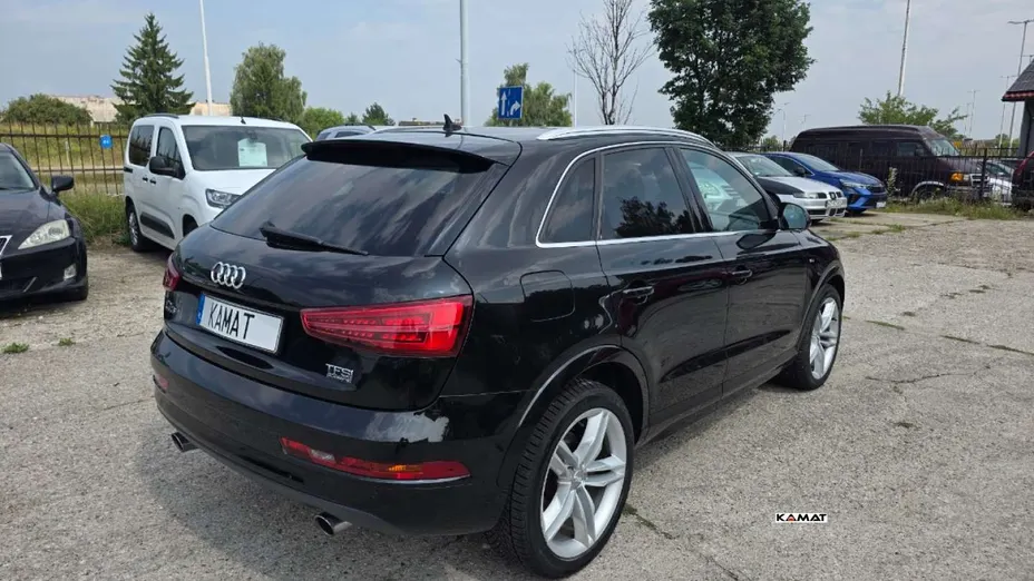 AUDI Q3 -