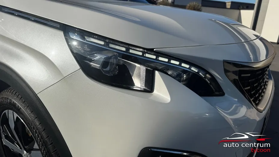 PEUGEOT 3008 -