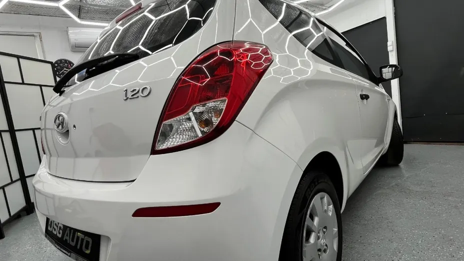 HYUNDAI i20 -