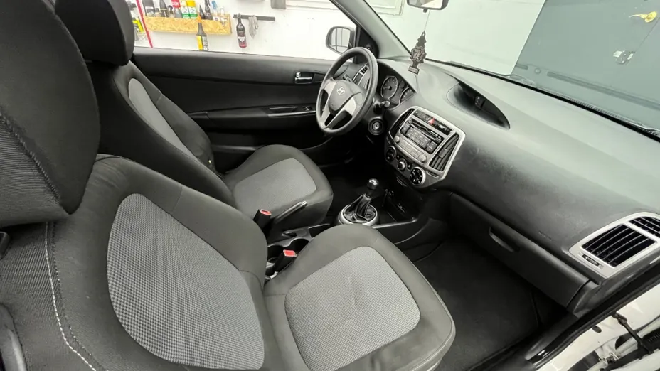 HYUNDAI i20 -