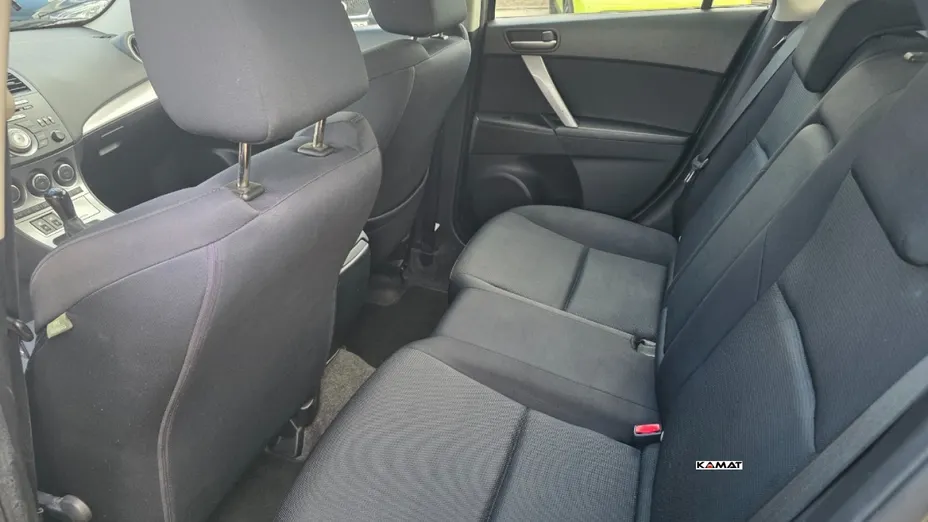 MAZDA 3 -