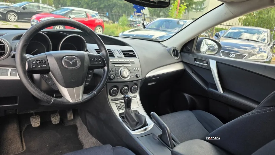 MAZDA 3 -