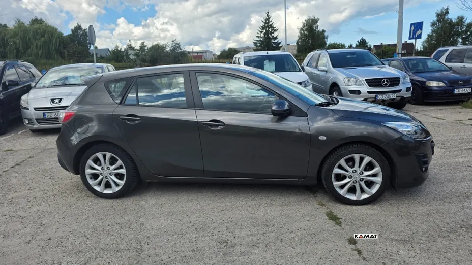 MAZDA 3 -