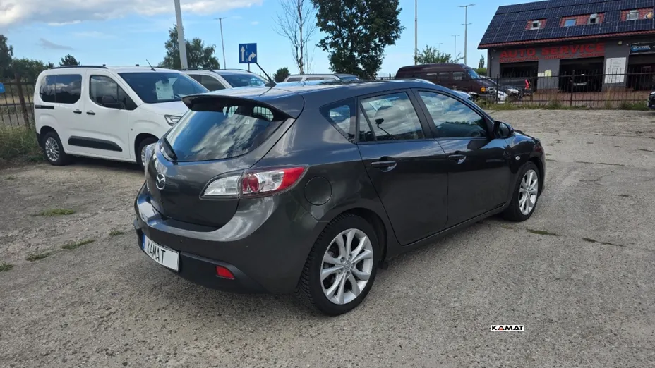 MAZDA 3 -