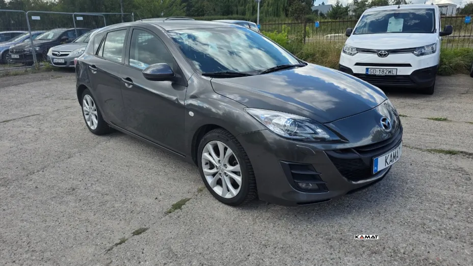 MAZDA 3 -