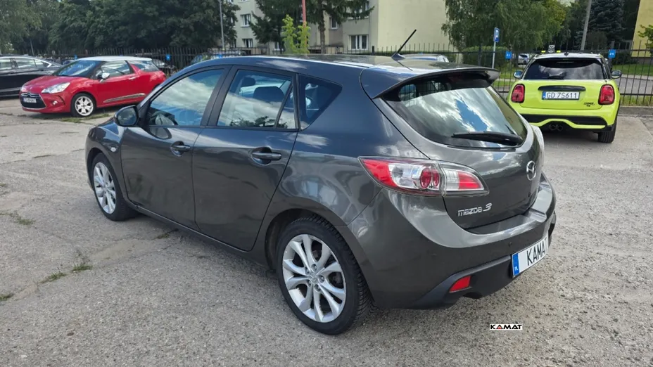 MAZDA 3 -