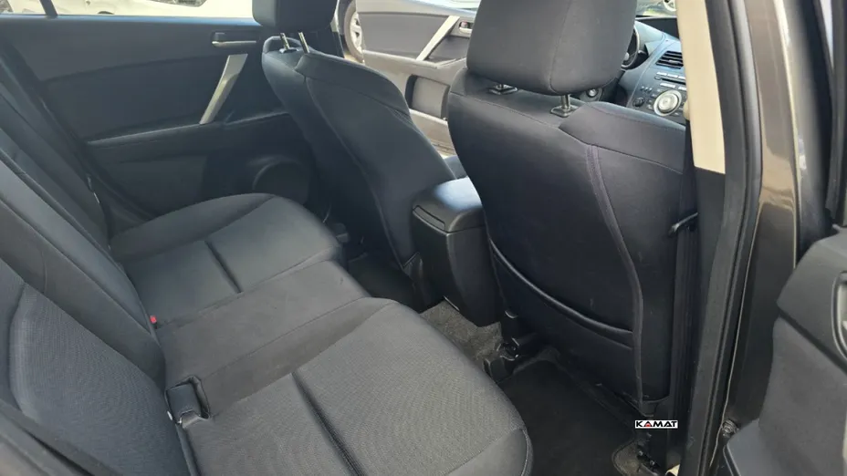 MAZDA 3 -